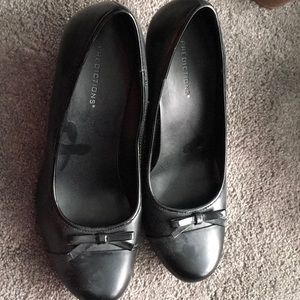 Black 2 inch pumps w bow